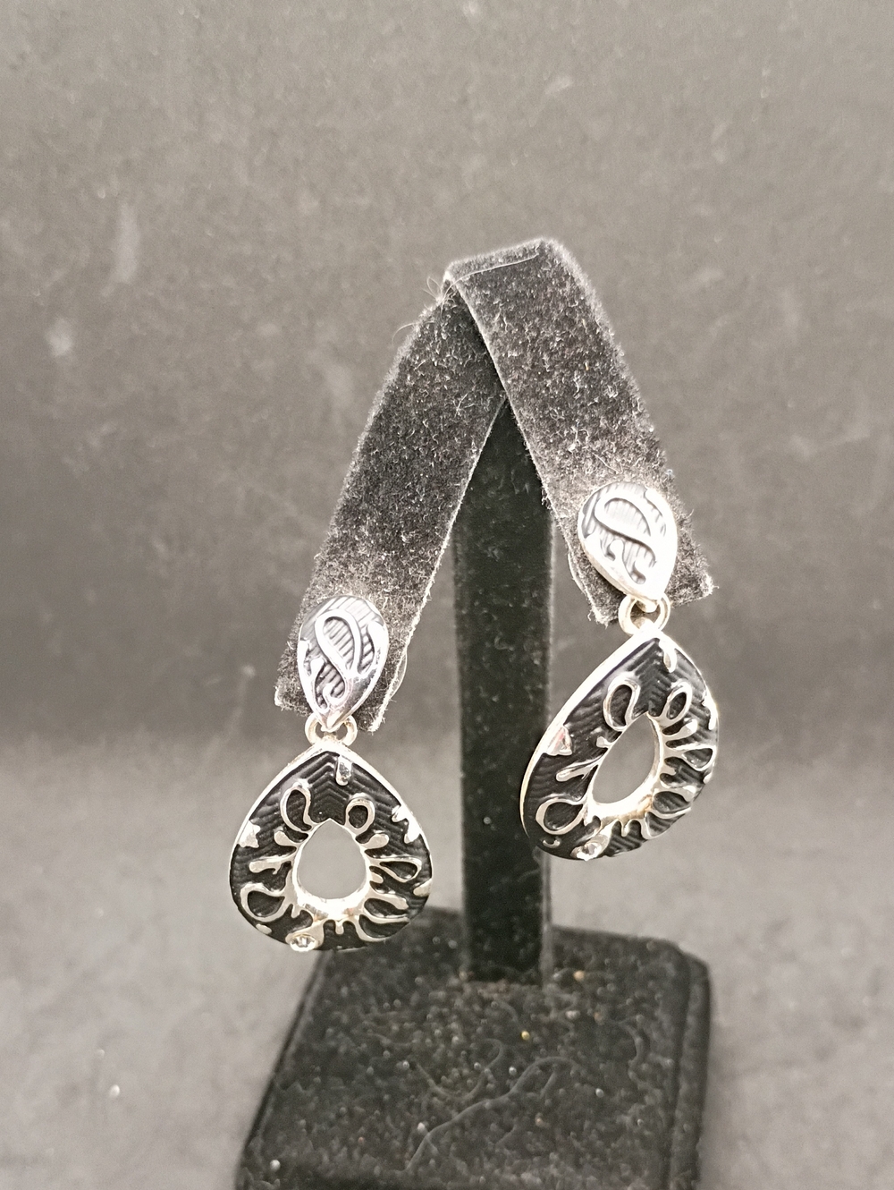 Sterling Silver Black Teardrop Filigree Dangle Earrings